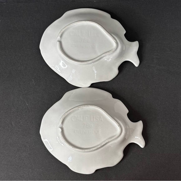 CALIF California USA Pottery #786 Ovenproof White Fish Luncheon Plates Set of 2 - Picture 3 of 7